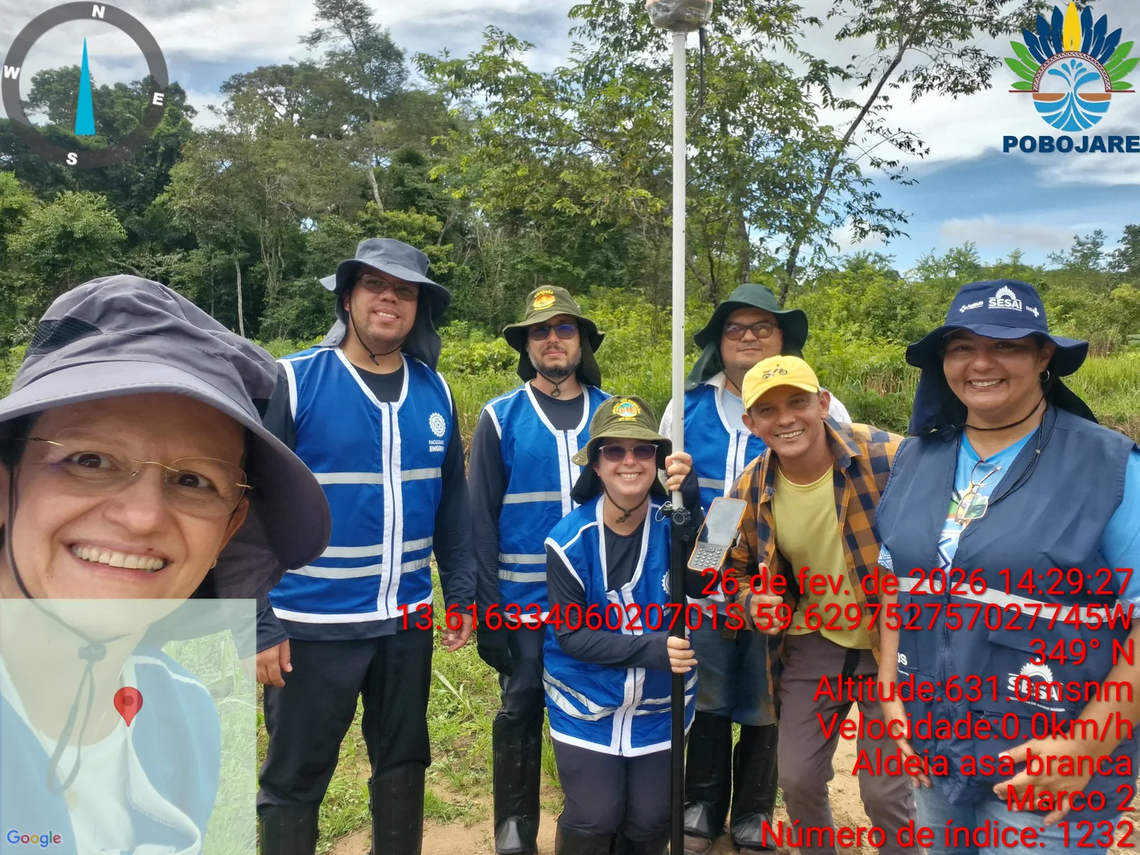 Registro de grupo da equipe durante levantamento na aldeia Asa Branca